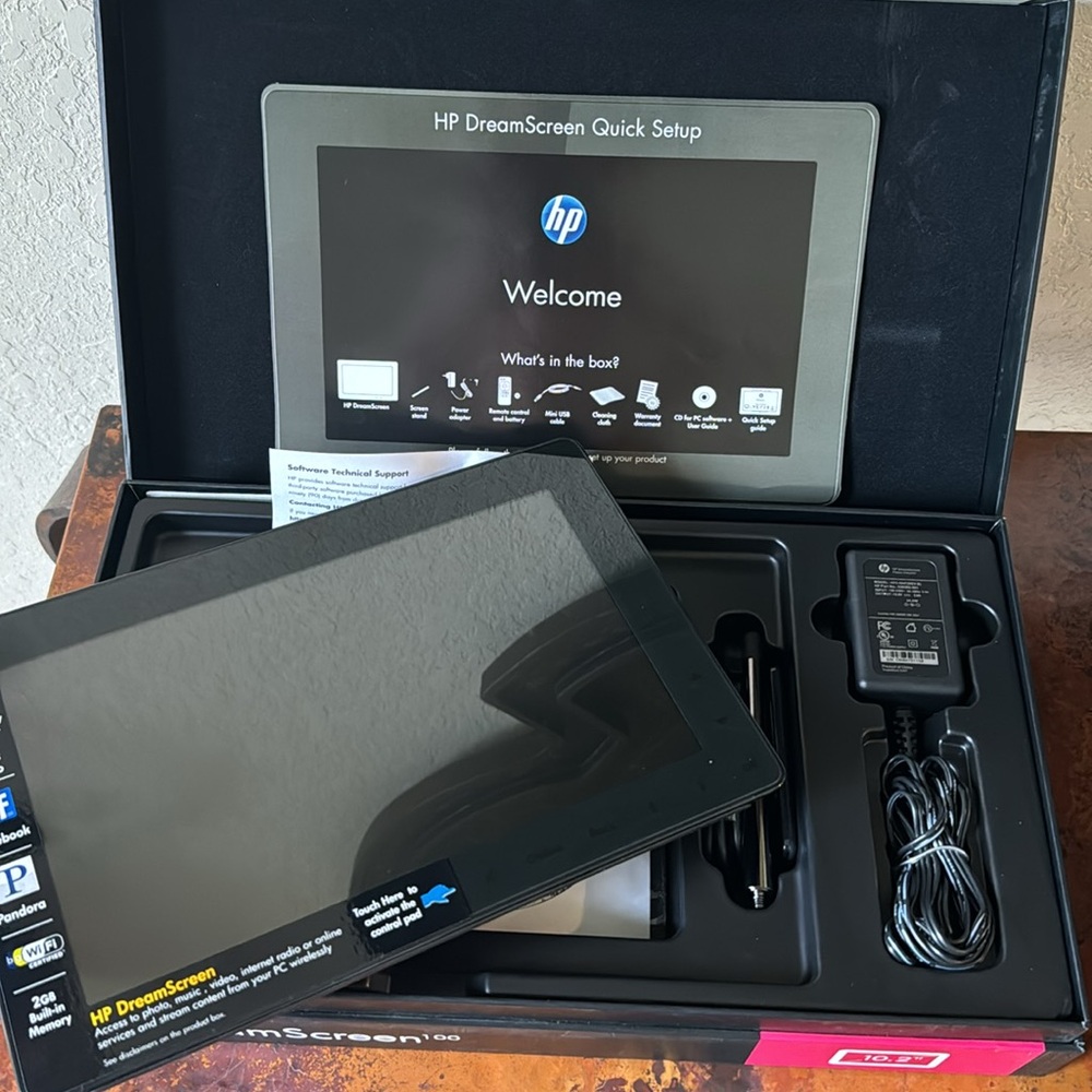 HP DreamScreen 100 10.2-Inch Wireless Connected Screen - Never Used